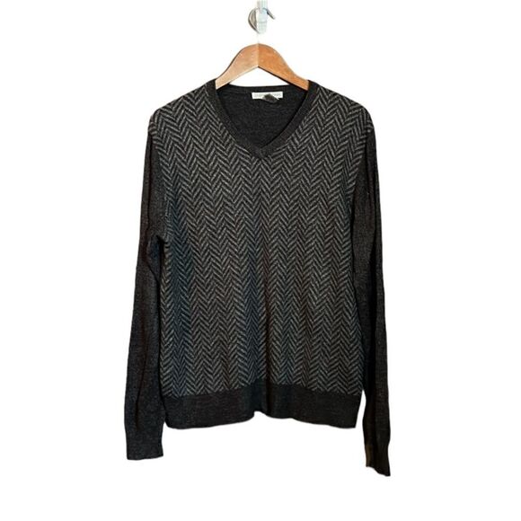 Geoffrey Beene grey v neck sweater. Size medium - Picture 1 of 9